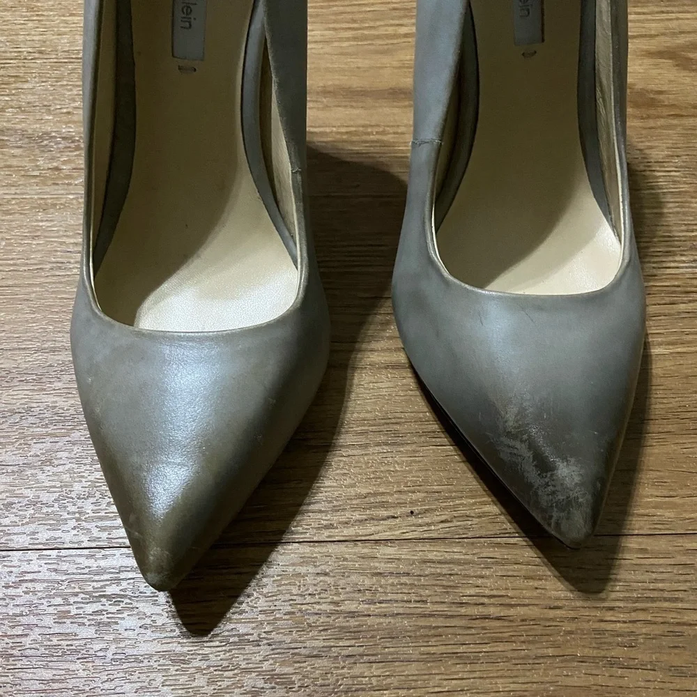 Calvin Klein Ramsay Distressed Grey Pumps